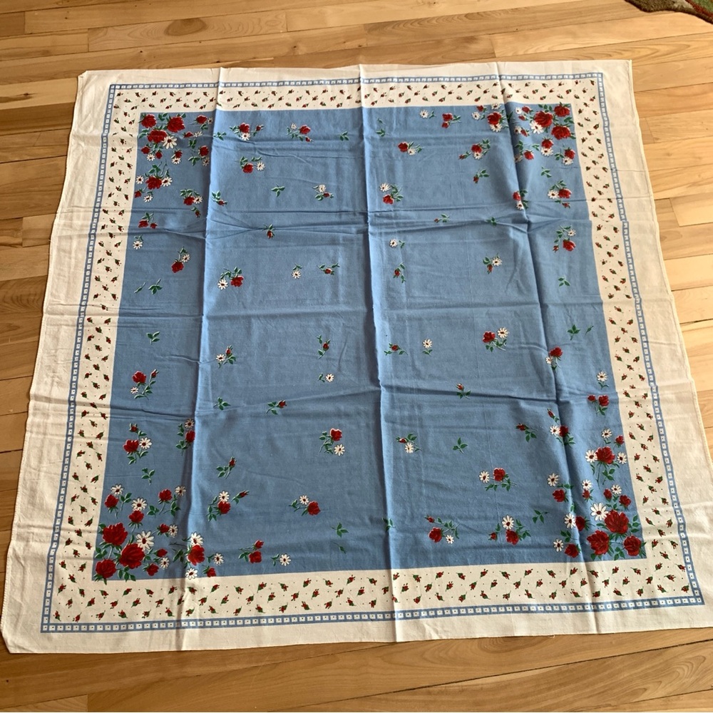 Vintage Tablecloth Roses Daisies